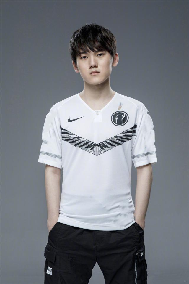 PP牛头英勇狂开 钦元狗头团战收割不输队长 Icon队赢下首局