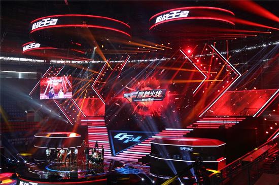 Falcons 在 ESL Pro League Season 22 半决赛中以 2：0 战胜 Mouz ，晋级总决赛;