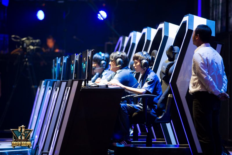 The MongolZ 击败 Vitality 晋级 BLAST Bounty Fall 2025 总决赛